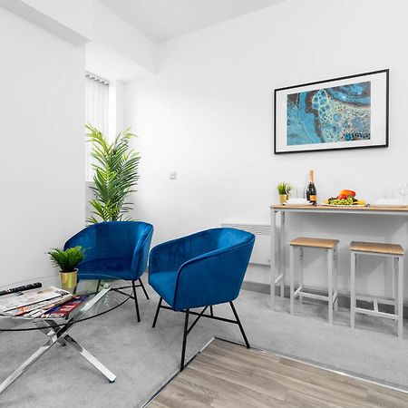 Modern Apartment In Brierley Hill - Secure Parking - Wifi & Netflix - Excellent Value - 11O Εξωτερικό φωτογραφία