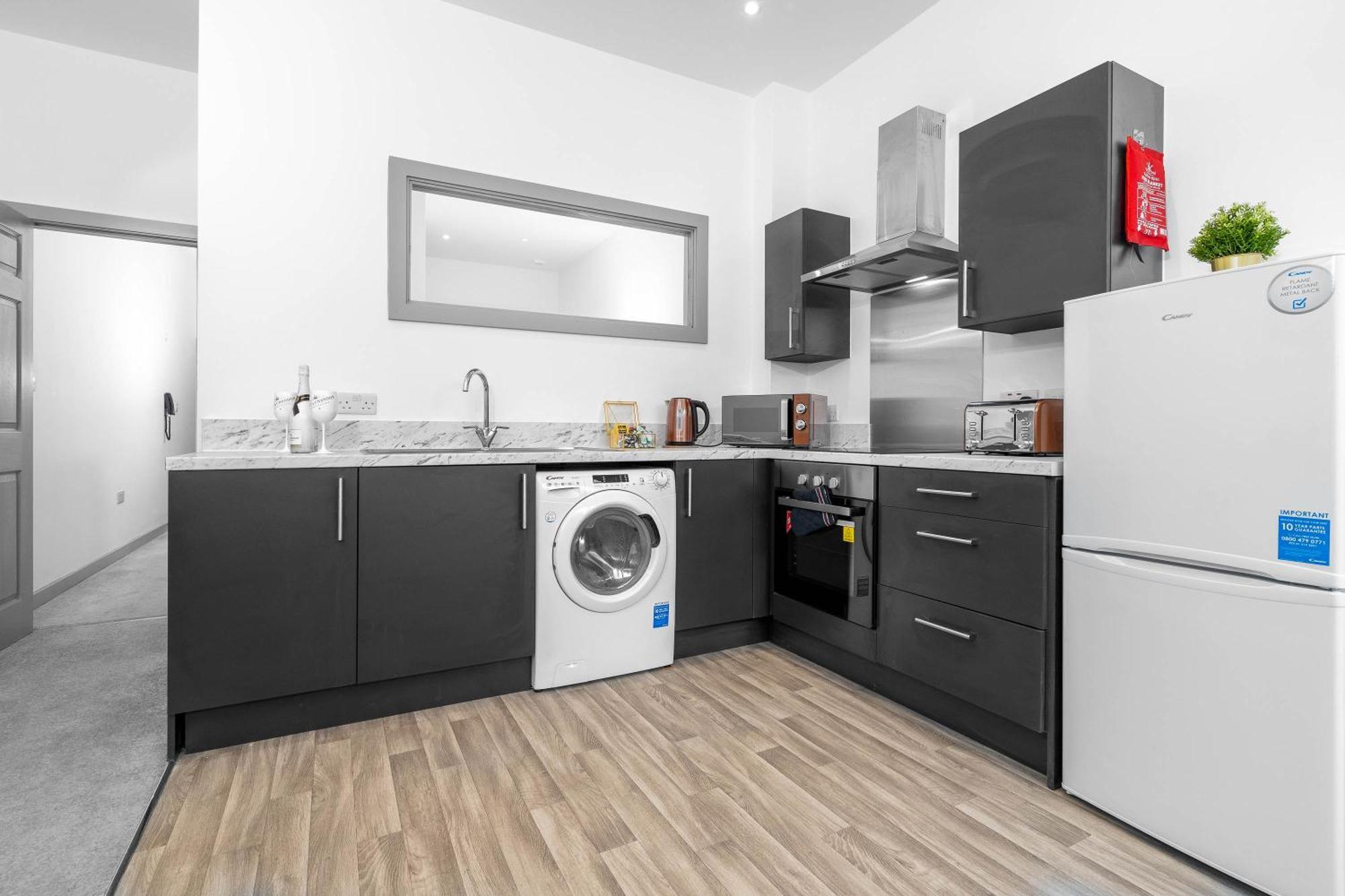 Modern Apartment In Brierley Hill - Secure Parking - Wifi & Netflix - Excellent Value - 11O Εξωτερικό φωτογραφία